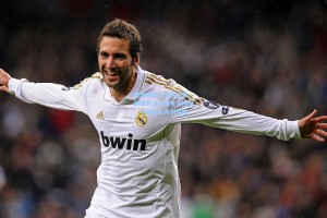 英雄联盟全球总决赛，巅峰对决引爆电竞热潮，中国战队再创辉煌