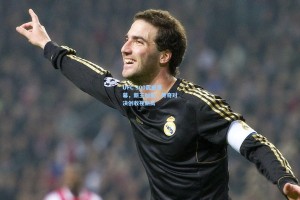 UFC 300震撼落幕，新王加冕，传奇对决创收视新高