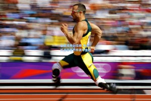 谷爱凌再创佳绩 自由式滑雪世界杯勇夺金牌