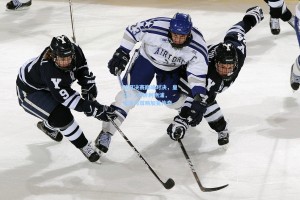 欧冠决赛巅峰对决，皇马3-1逆转利物浦，本泽马双响加冕传奇