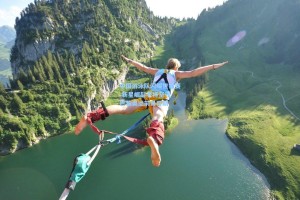 中国游泳队闪耀世锦赛 新星崛起老将坚守 巴黎奥运前景可期