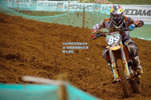 VAR判罚引发巨大争议 关键进球被吹比赛陷入混乱